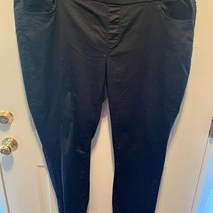 Black pull on skinny pant/jean